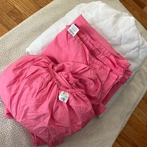 Dorm Size Twin XL Sheet Set and Padded Mattress Cover - Like New